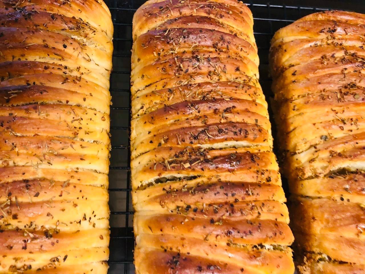 Cheesy Garlic Pull-Apart Bread